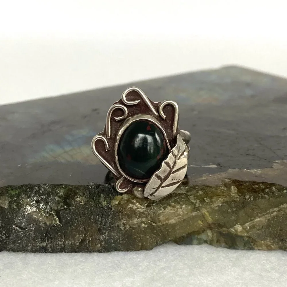 VTG Sterling Silver 925 Southwest Style Oval Deep Green Bloodstone Ring Sz 4.5